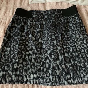 Animal print fitted textured skirt M or 6